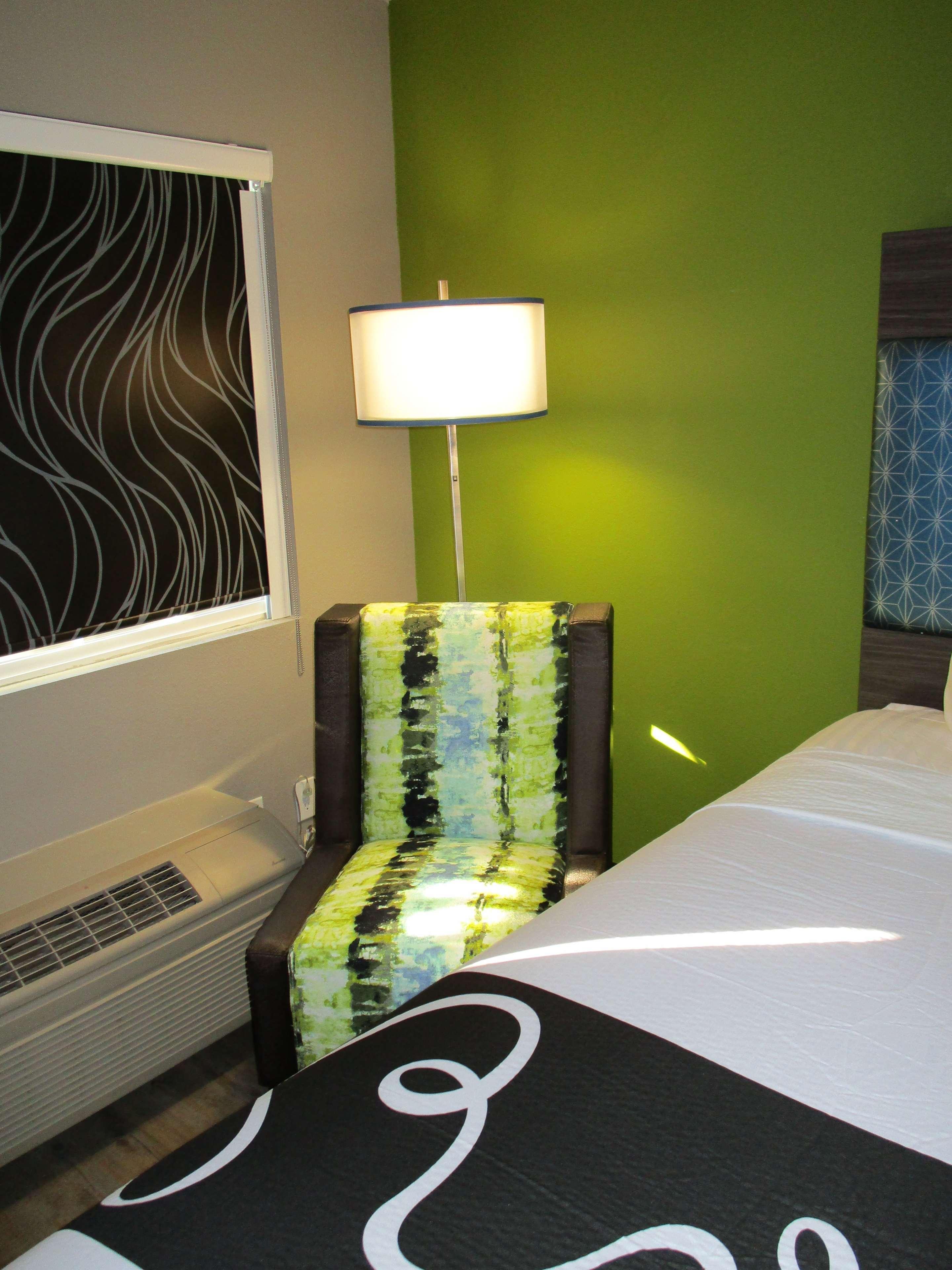 Surestay Plus Hotel By Best Western Point Richmond Exterior photo