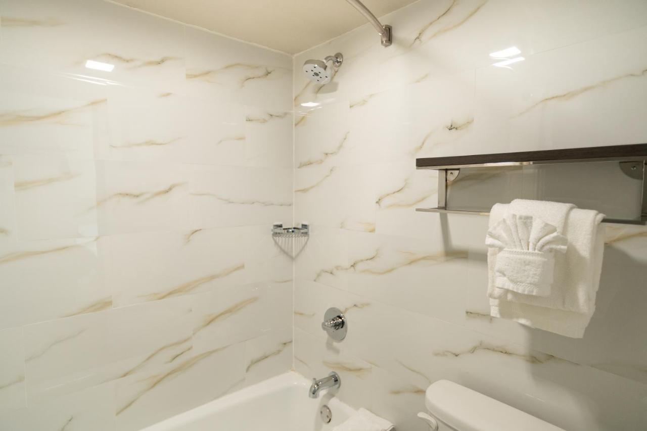 Surestay Plus Hotel By Best Western Point Richmond Room photo